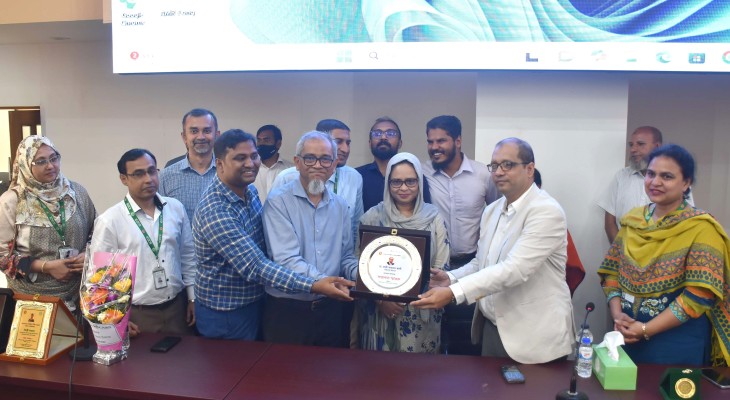 আইইডিসিআরে নবনিযুক্ত পরিচালককে বরণ, বিদায়ী পরিচালককে সম্মাননা